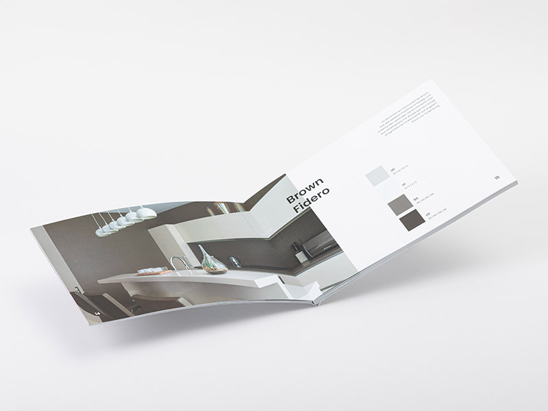 ein aufgeschlagenes Softcover Layflat