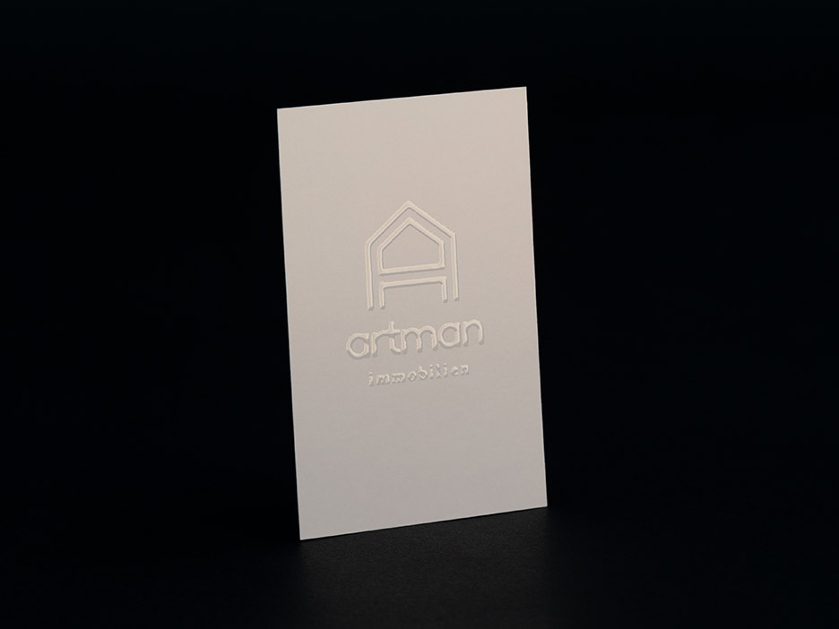 Eine Visitenkarte mit partiellem Relief-Lack